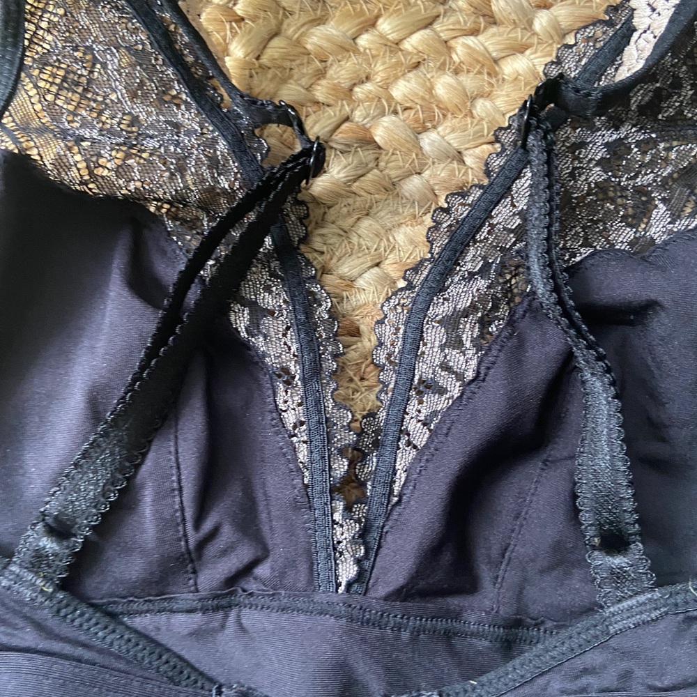 Wacoal Black Cream Embroidered Floral Lace Bralette - Picture 7 of 7